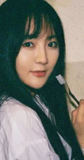 SNH48成员莫寒复古风写真美图，肩带连衣花裙年代感十足