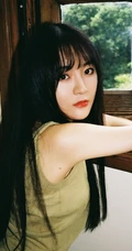 莫寒复古风写真美图二，肩带背心搭长裤清爽怡人