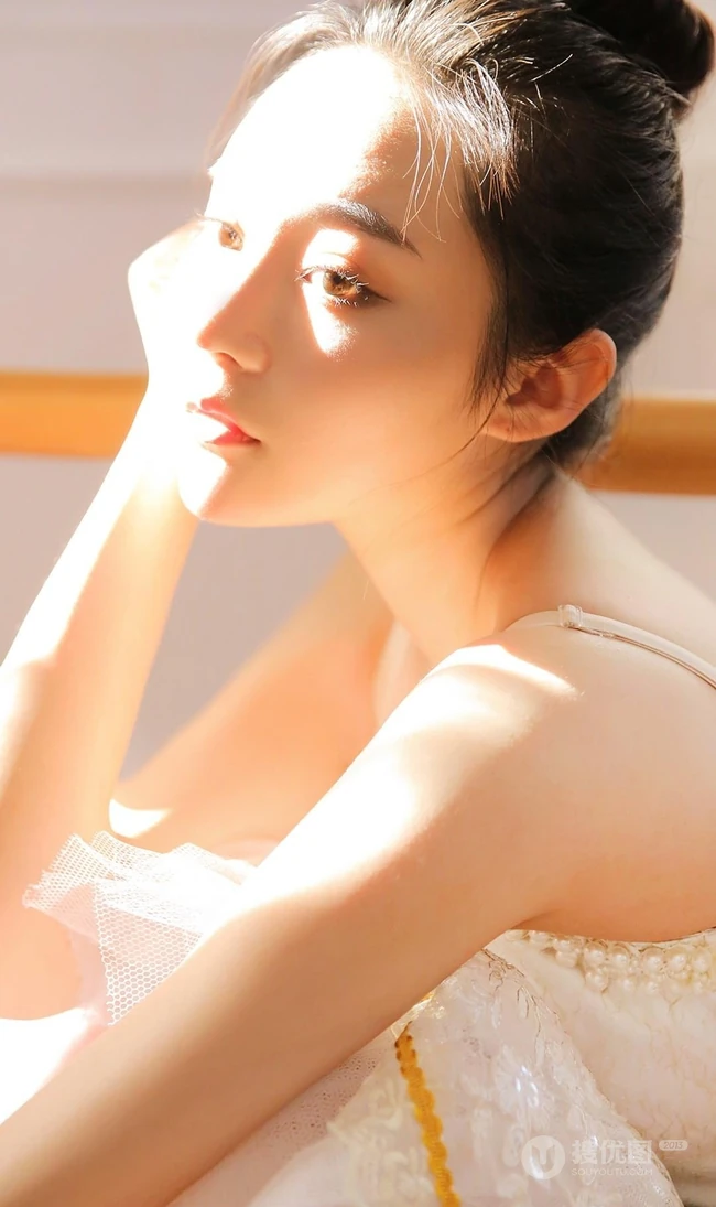 精选芭蕾舞裙少女训练房高清唯美写真图片