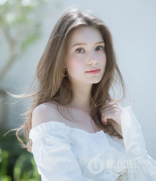 白俄罗斯气质清新女生Anastasia Cebulska高清写真图集