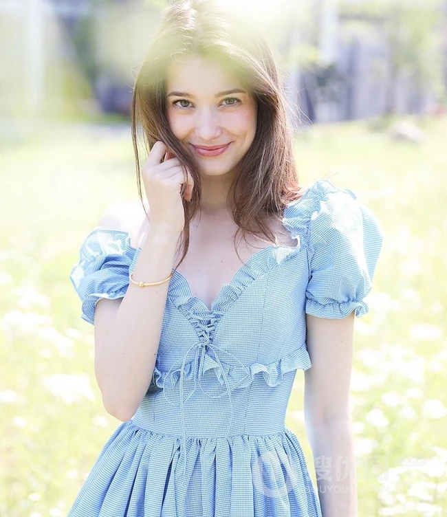 白俄罗斯气质清新女生Anastasia Cebulska高清写真图集