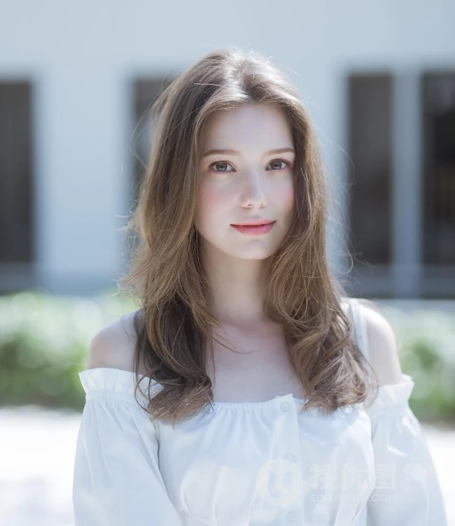 白俄罗斯气质清新女生Anastasia Cebulska高清写真图集