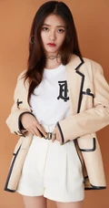 林允休闲装棚拍写真图片，西装小外套搭配小短裤清爽利落