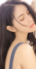 清纯美背少女气质肩带家居服，牛仔裤居家沙发上写真图集