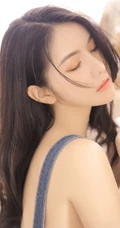 清纯美背少女气质肩带家居服，牛仔裤居家沙发上写真图集