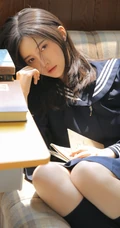 学日文的日系清新制服短裙女生教室唯美室内写真