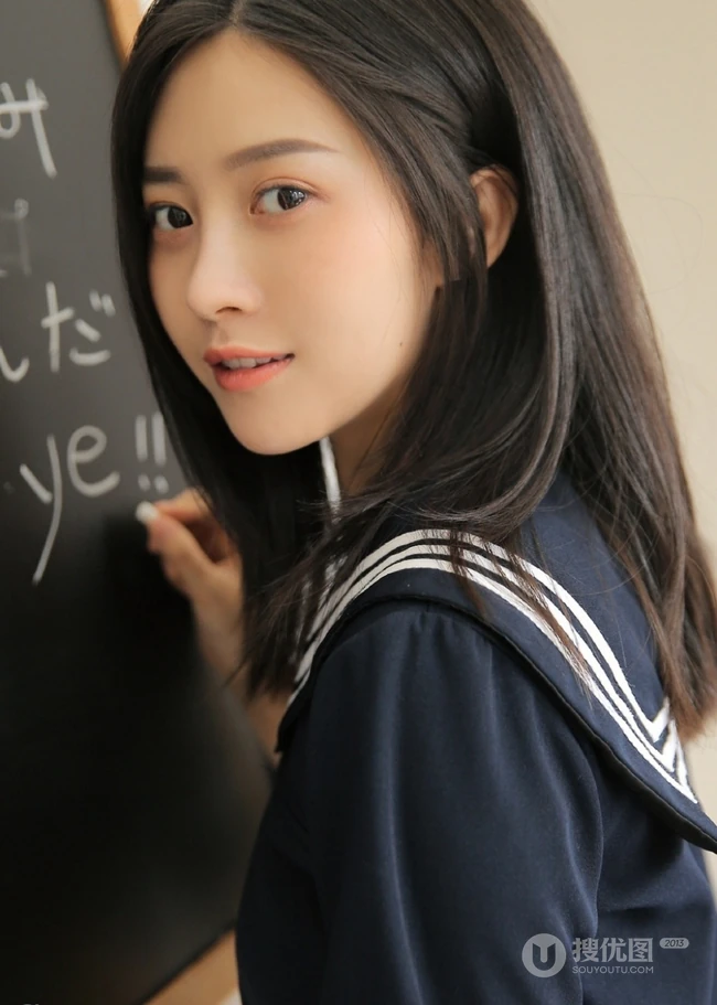 学日文的日系清新制服短裙女生教室唯美室内写真