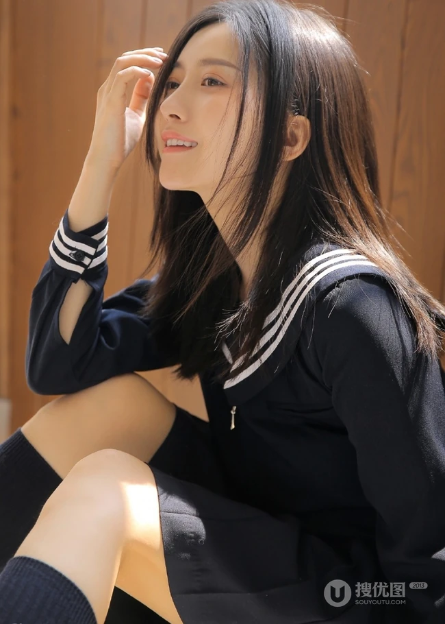 学日文的日系清新制服短裙女生教室唯美室内写真
