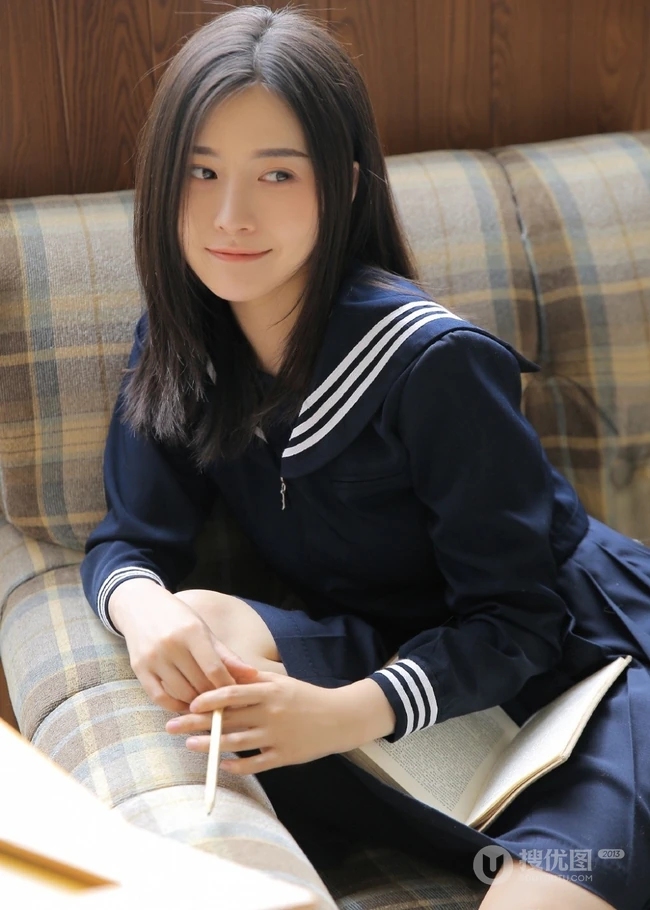 学日文的日系清新制服短裙女生教室唯美室内写真
