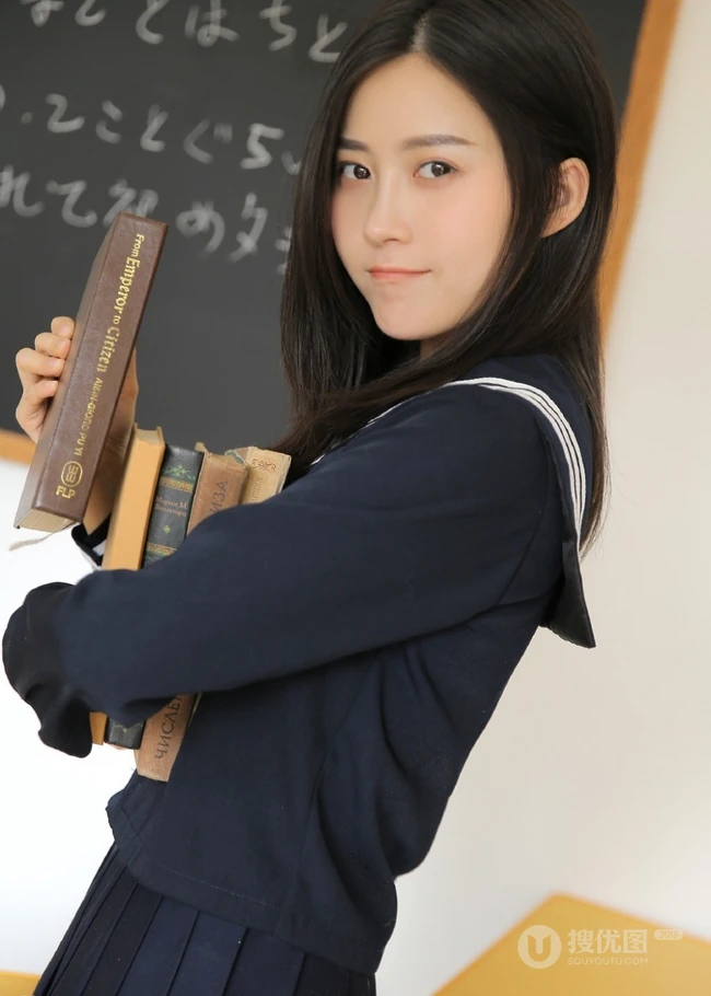 学日文的日系清新制服短裙女生教室唯美室内写真