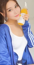 气质匀称背心短裤马尾辫女生储物箱格前写真图片