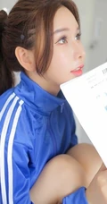气质匀称背心短裤马尾辫女生储物箱格前写真图片
