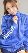 气质匀称背心短裤马尾辫女生储物箱格前写真图片