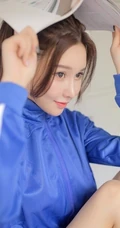 气质匀称背心短裤马尾辫女生储物箱格前写真图片