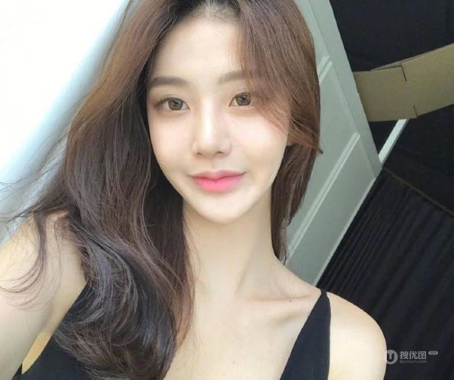 气质女生标配的慵懒风中长发 你们喜欢么？ 第4张