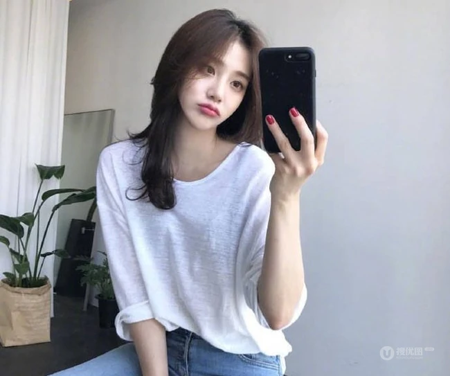 气质女生标配的慵懒风中长发 你们喜欢么？ 第3张