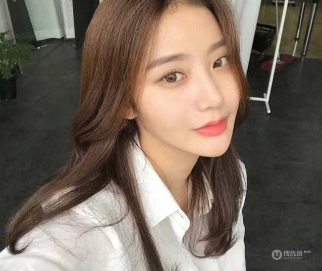 气质女生标配的慵懒风中长发 你们喜欢么？ 第5张