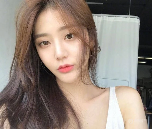 气质女生标配的慵懒风中长发 你们喜欢么？ 第6张