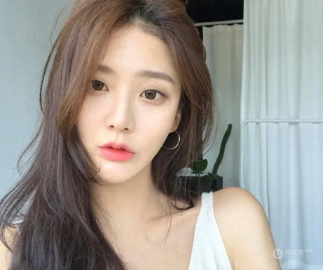 气质女生标配的慵懒风中长发 你们喜欢么？ 第7张