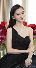 baby的气质国际范，黑色礼裙蓬蓬裙礼服优雅而气质