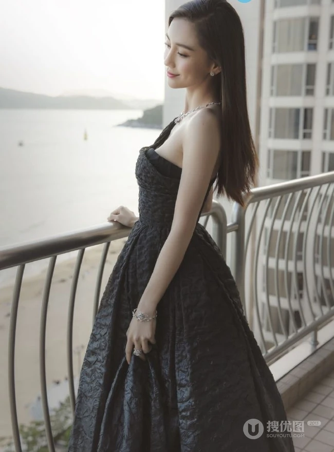 baby的气质国际范，黑色礼裙蓬蓬裙礼服优雅而气质