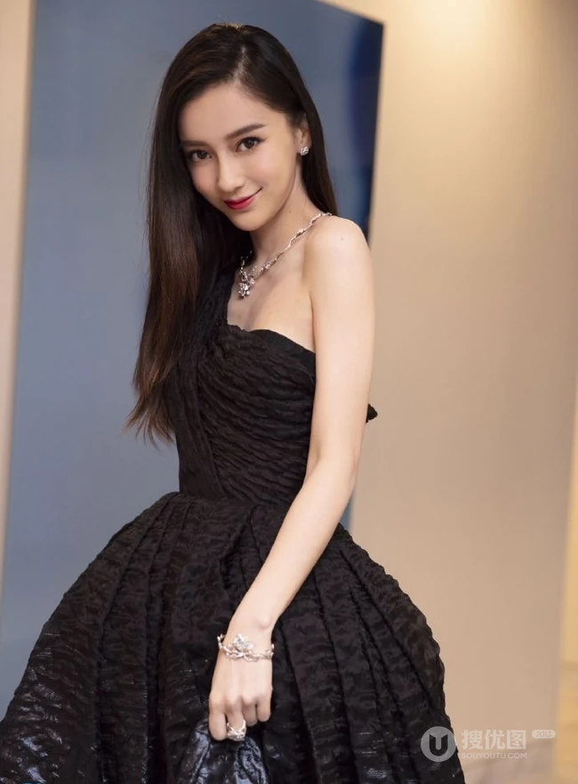 baby的气质国际范，黑色礼裙蓬蓬裙礼服优雅而气质