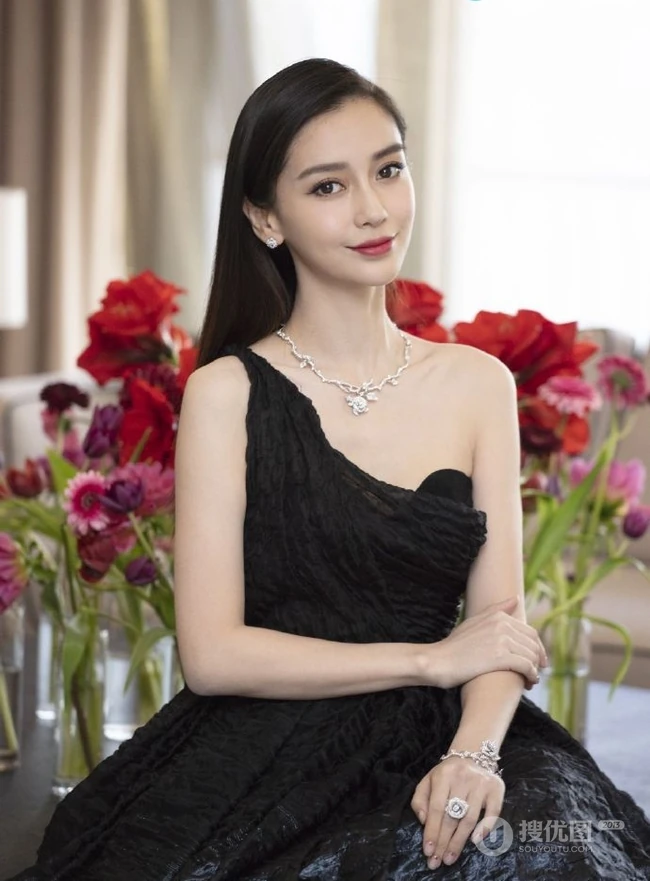 baby的气质国际范，黑色礼裙蓬蓬裙礼服优雅而气质