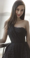 baby的气质国际范，黑色礼裙蓬蓬裙礼服优雅而气质