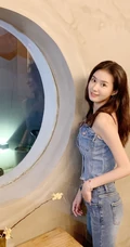 郑合惠子唯美气质写真生活照，两套服饰诠释别样魅力