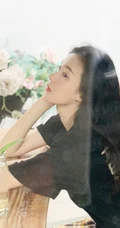 郑合惠子唯美气质写真生活照，两套服饰诠释别样魅力