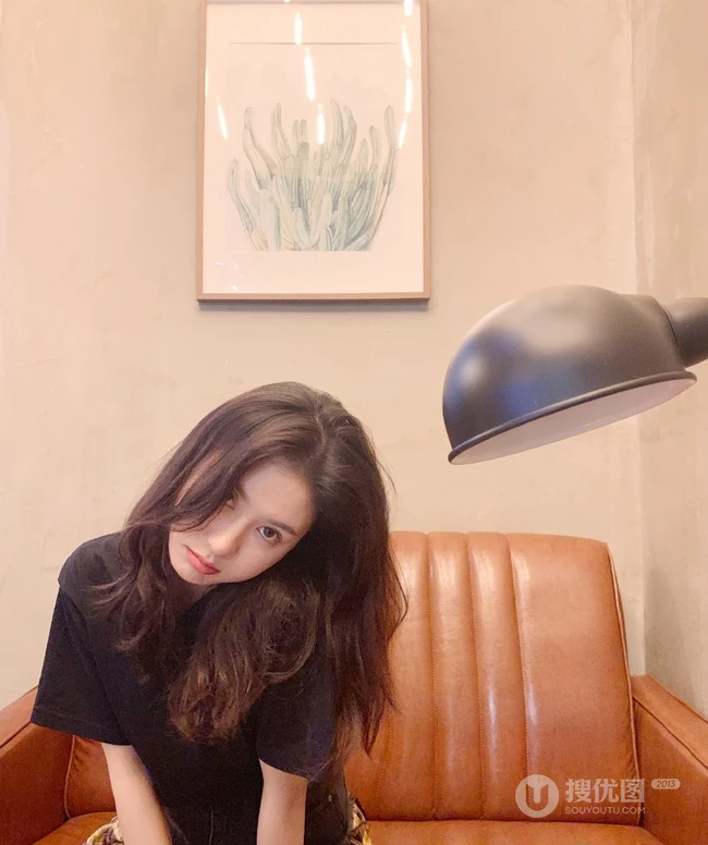 郑合惠子唯美气质写真生活照，两套服饰诠释别样魅力