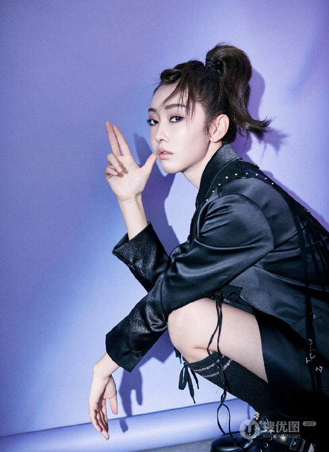 宣璐超紧身裤系列高清魅力写真，高马尾造型气质个性