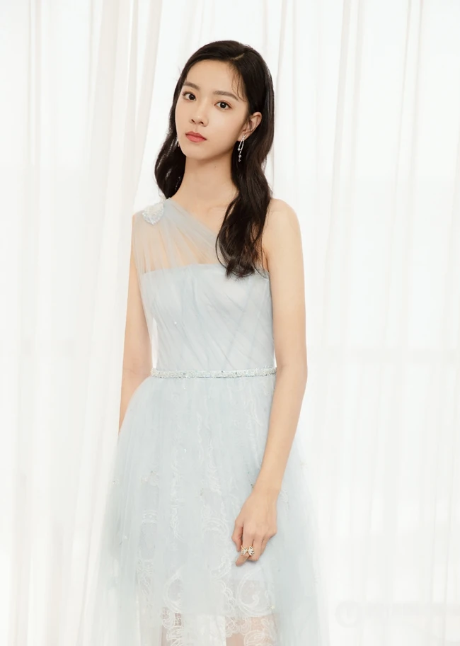 庄达菲清新优雅淡蓝连衣裙唯美写真图片