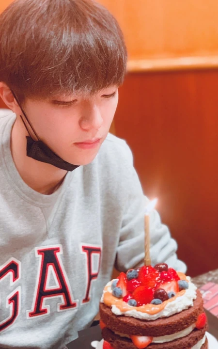 台湾歌手陈立农晒生日美照，庆祝自己19岁生日快乐