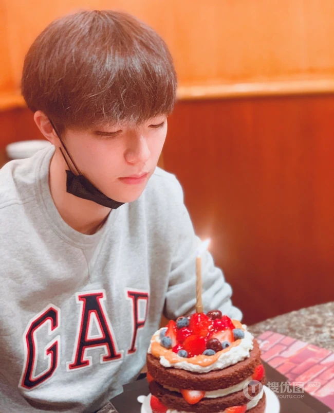 台湾歌手陈立农晒生日美照，庆祝自己19岁生日快乐