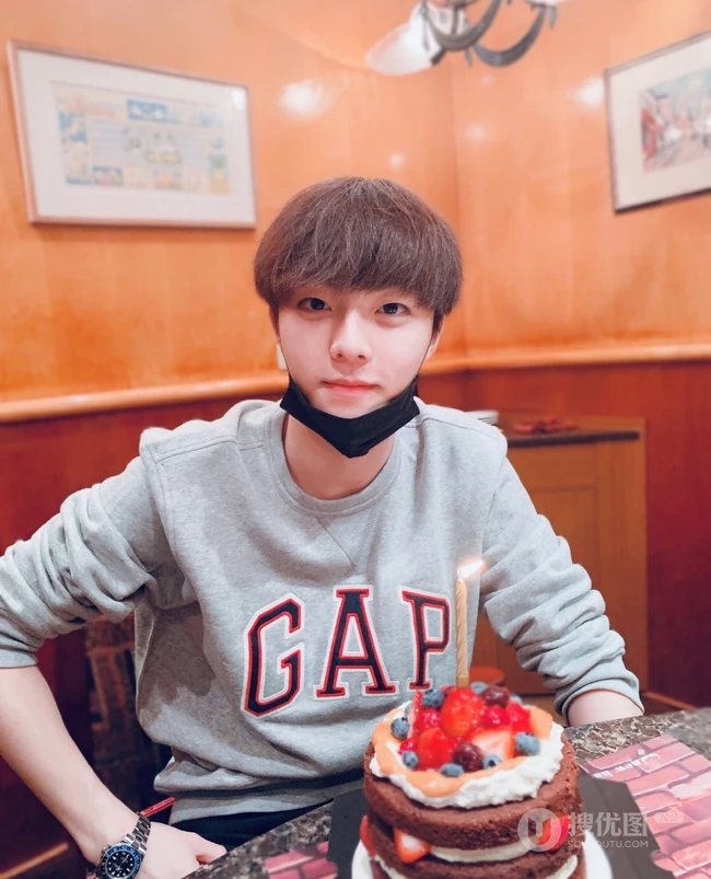 台湾歌手陈立农晒生日美照，庆祝自己19岁生日快乐