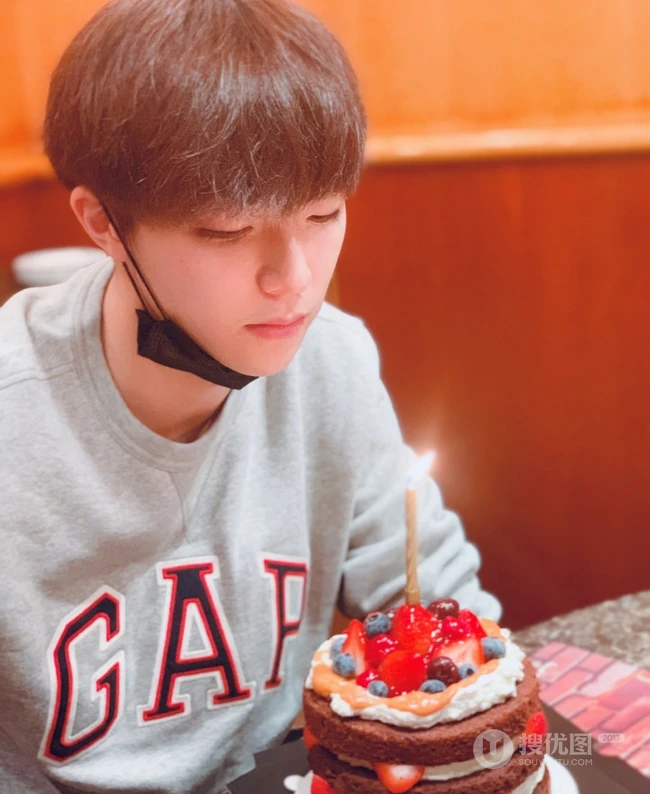 台湾歌手陈立农晒生日美照，庆祝自己19岁生日快乐