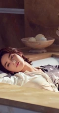 朱正廷长发造型&ldquo;柔美&rdquo;出镜，白衫黑裤尽显美男风尚