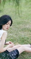 李溪芮清新户外写真，古灵少女个性连衣裙美丽动人