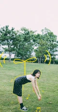 李溪芮清新户外写真，古灵少女个性连衣裙美丽动人