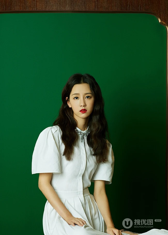 陈都灵卷发红唇唯美优雅复古风格写真图片