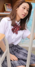 制服短裙学生妹换装背心家居服室内弹电子琴唯美写真