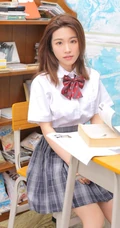 制服短裙学生妹换装背心家居服室内弹电子琴唯美写真
