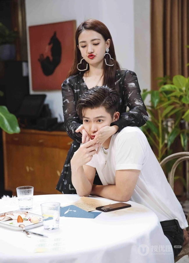 电视剧《女儿们的恋爱》发布剧照，徐璐，张铭恩cp感十足
