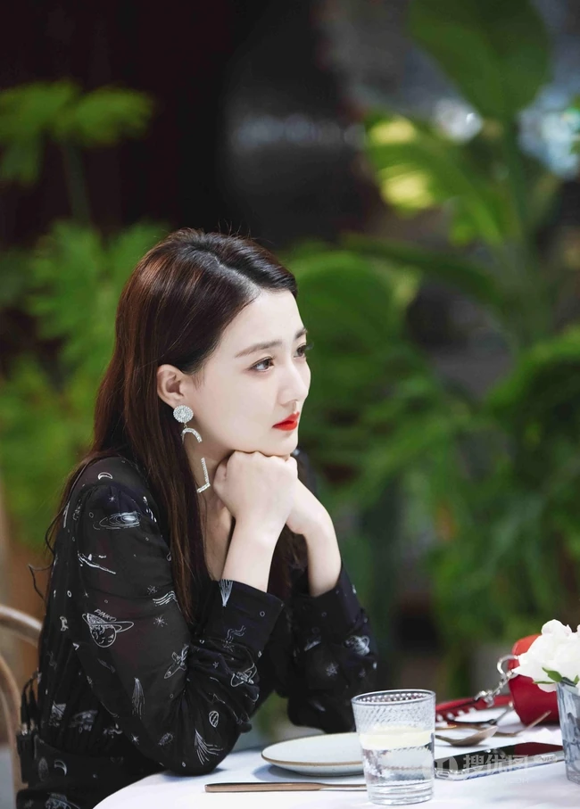 电视剧《女儿们的恋爱》发布剧照，徐璐，张铭恩cp感十足