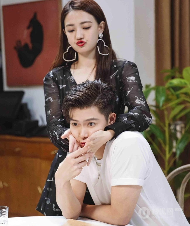 电视剧《女儿们的恋爱》发布剧照，徐璐，张铭恩cp感十足