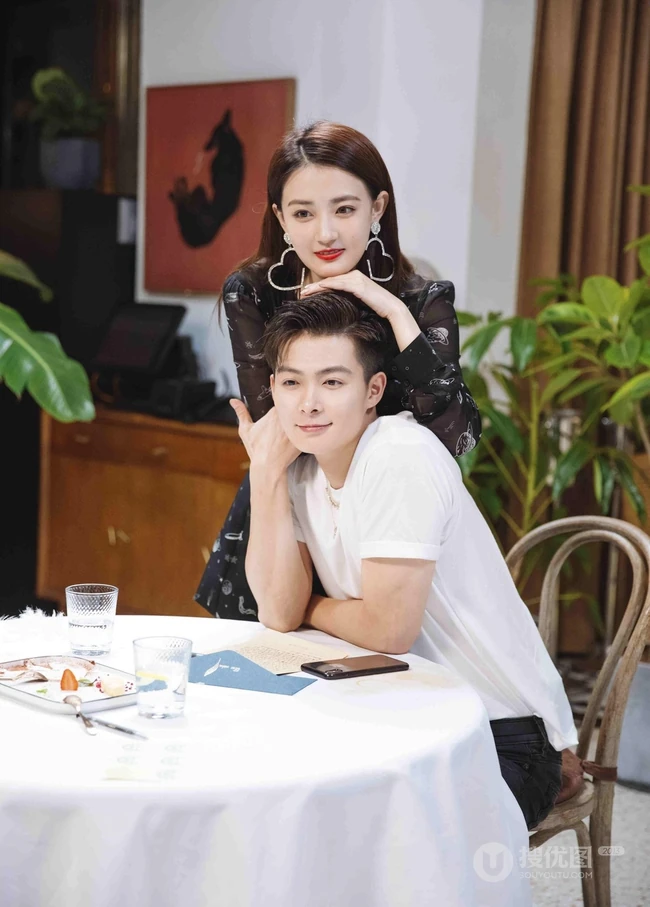 电视剧《女儿们的恋爱》发布剧照，徐璐，张铭恩cp感十足