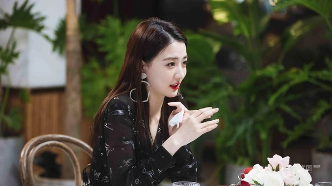 电视剧《女儿们的恋爱》发布剧照，徐璐，张铭恩cp感十足