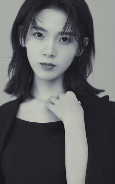 陈瑶唯美好看黑衣白裤黑白写真大图