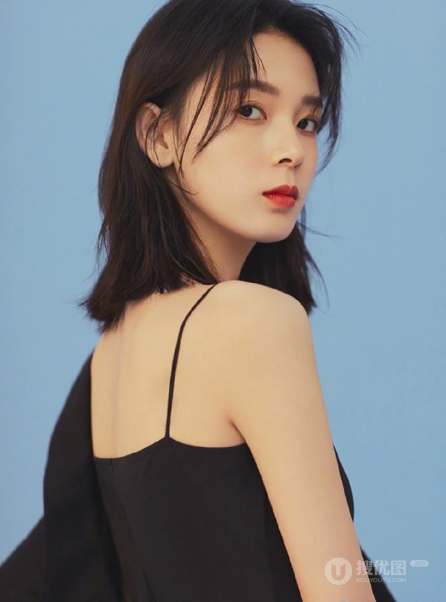 陈瑶唯美好看黑衣白裤黑白写真大图